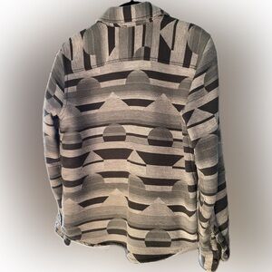 Mountain Hardware flannel, camping, western geometric shapes pattern, pockets!